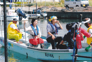 浜名湖の伝統漁（角立て網漁）に出発します