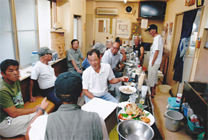 村櫛酒販売所に集う仲間達